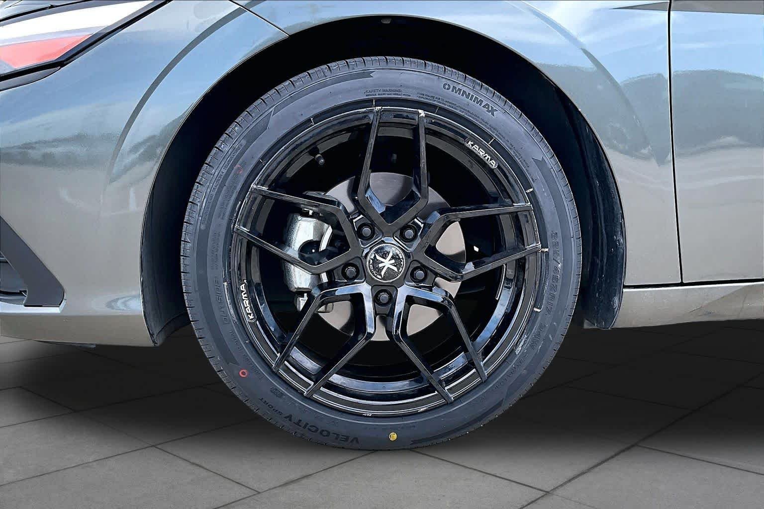 Used 2025 Amazon Gray Hyundai SEL Sport image 10