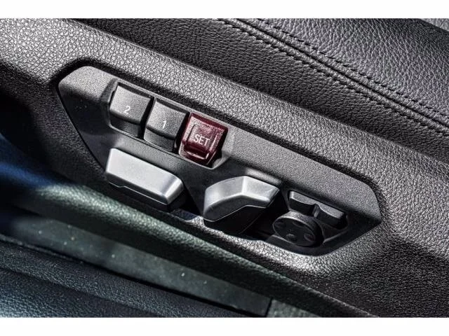 Used 2019 Glacier Silver BMW i xDrive All-wheel Drive image 11