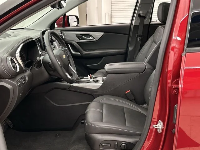 Used 2025 Red Chevrolet LT image 9
