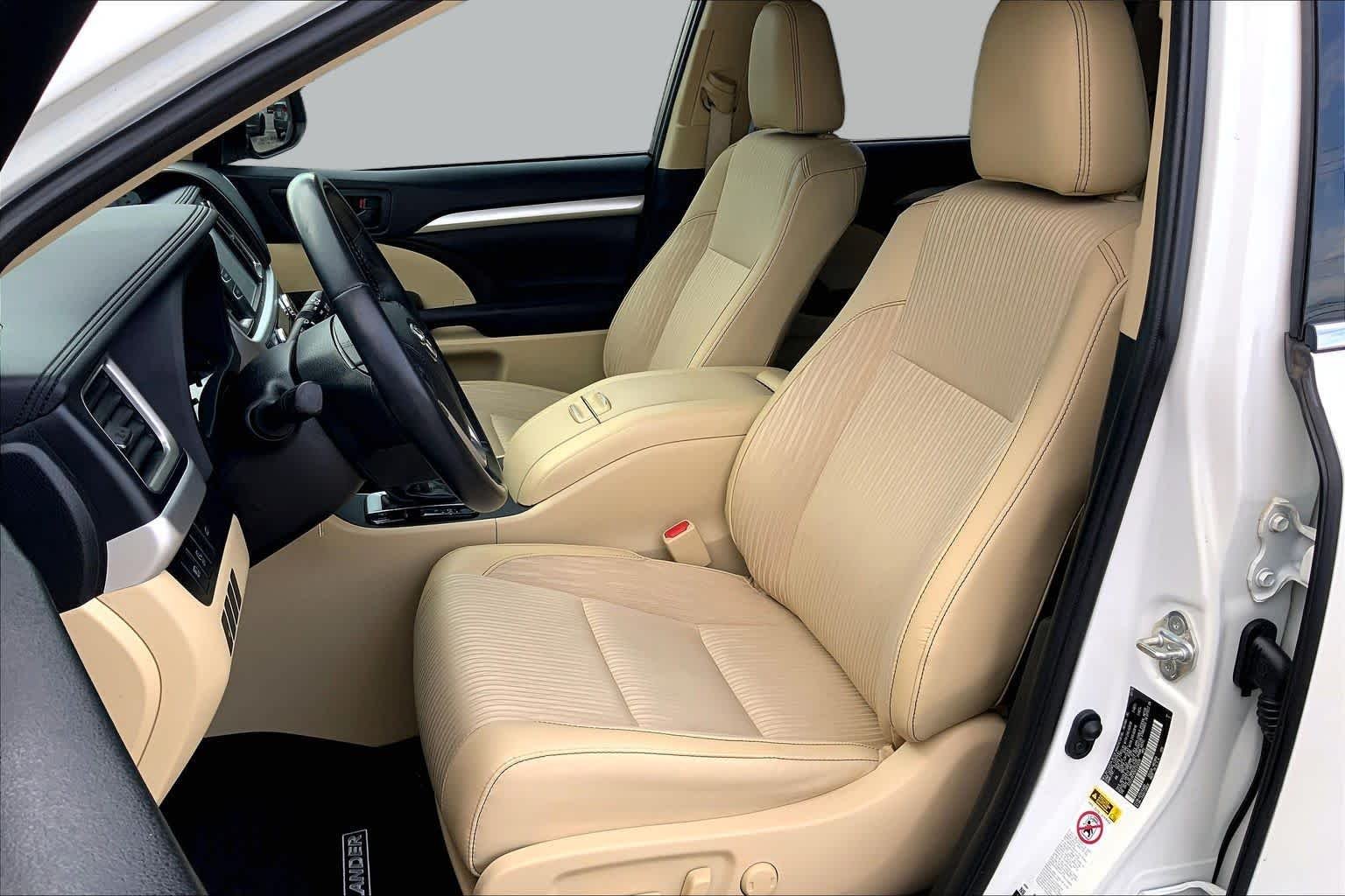 Used 2019 Blizzard Pearl Toyota LE image 7