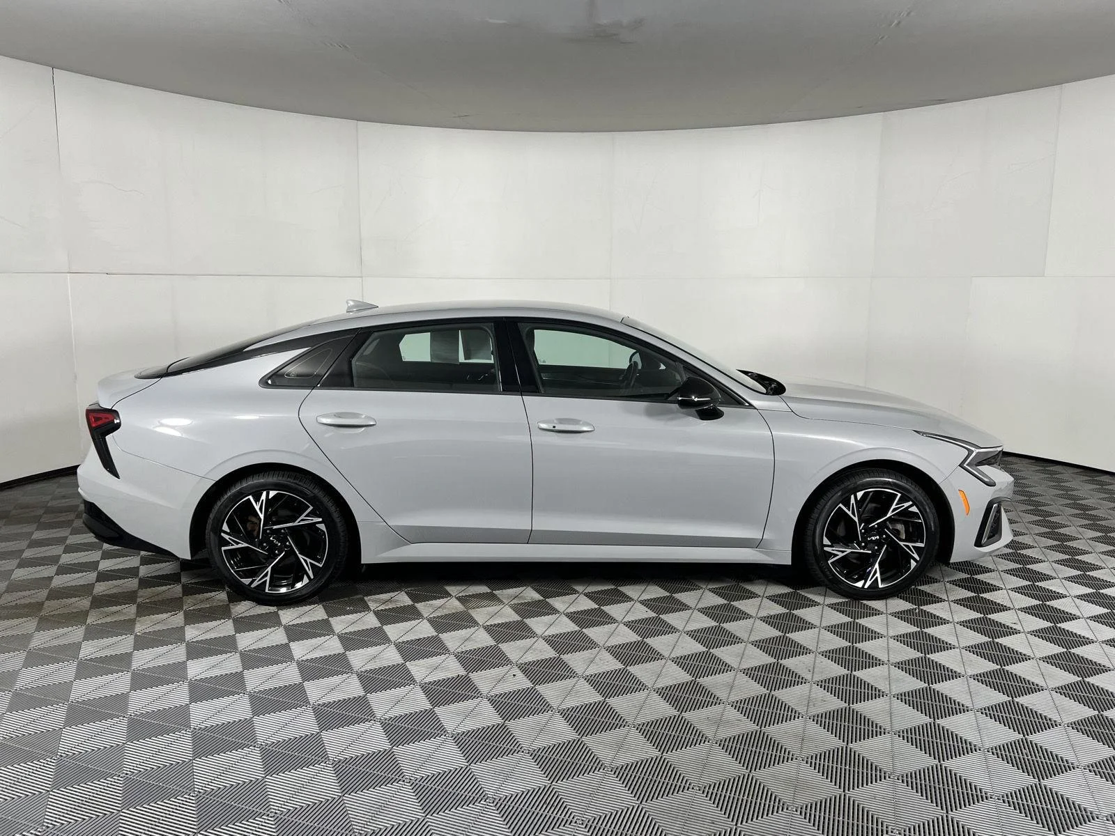 Certified Used 2025 Wolf Gray Kia GT-Line image 26