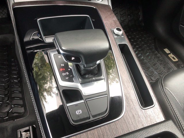 Used 2023 Daytona Gray Pearl Effect Audi 45 S line Premium image 32