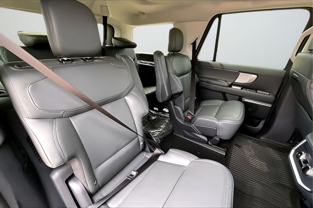 New 2026 Star White Metallic Tri-Coat Ford Active image 18