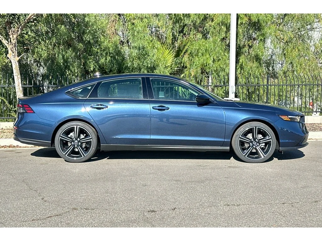 New 2026 Canyon River Blue Metallic Honda SE image 3