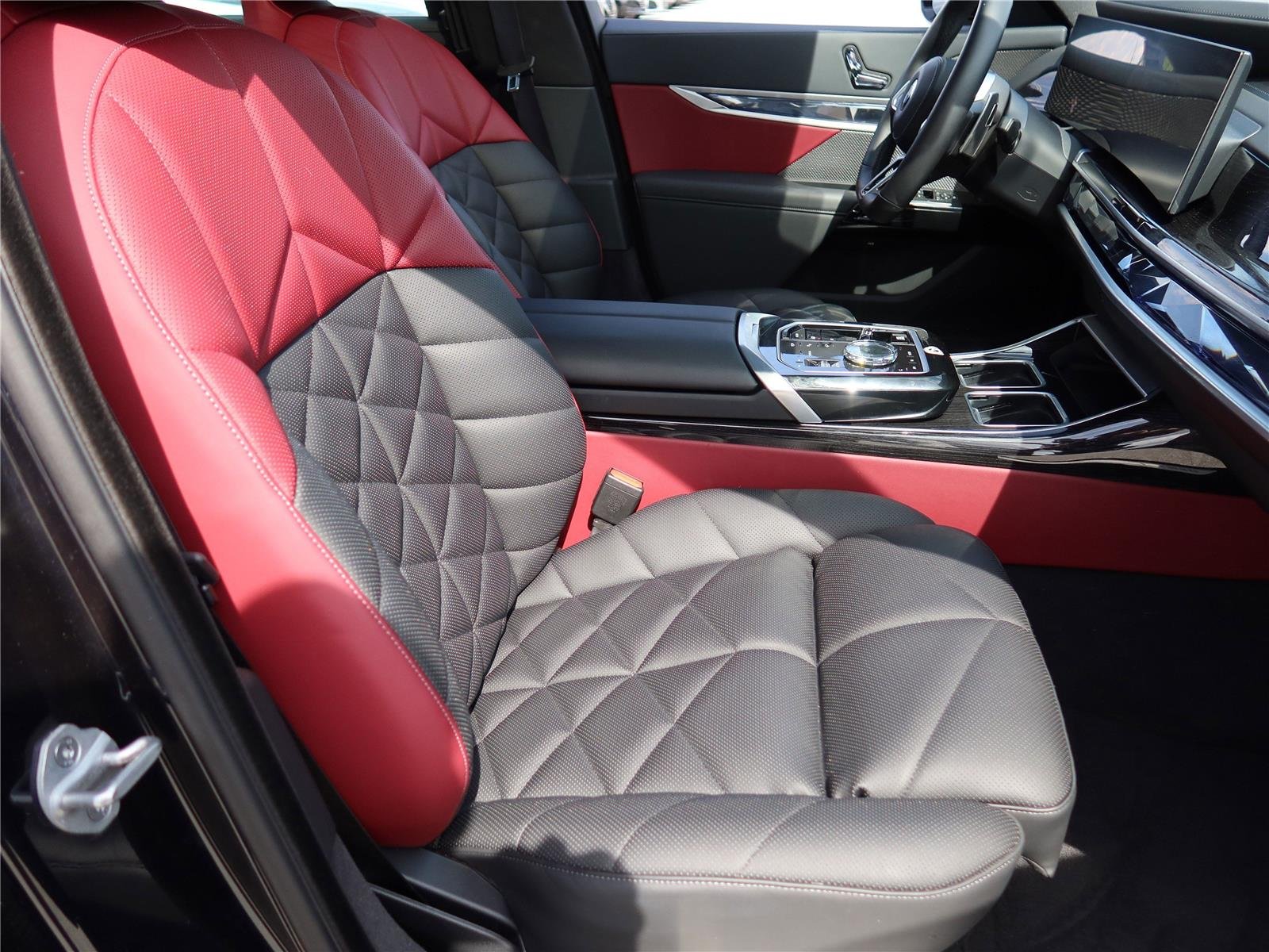 Used 2025 Carbon Black Metallic BMW 740i xDrive image 7