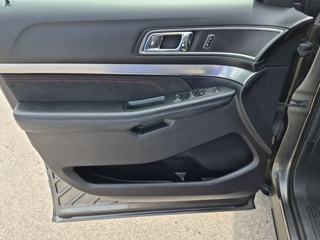Used 2018 Gray Ford XLT image 19