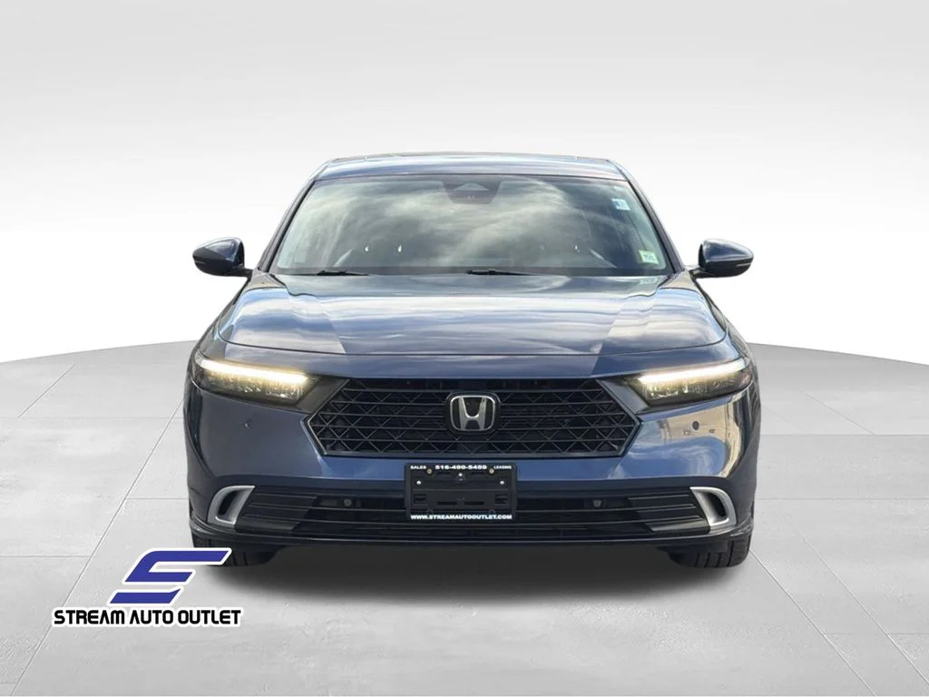 Used 2023  Honda Touring image 2
