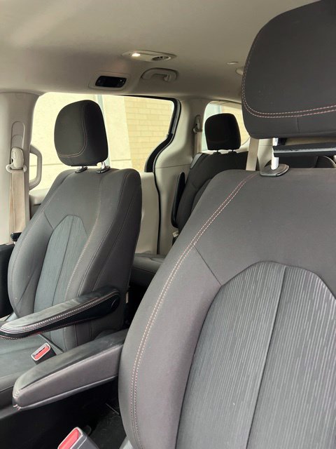 Used 2017 White Chrysler Touring image 5