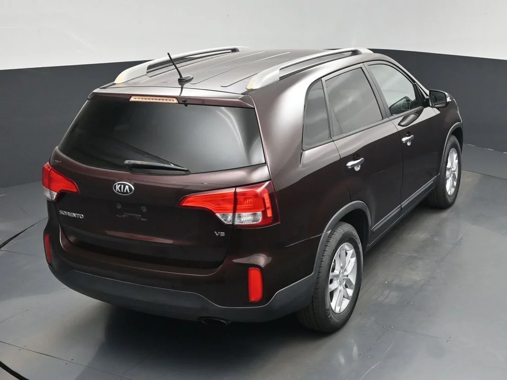 Used 2015 Red Kia LX image 24
