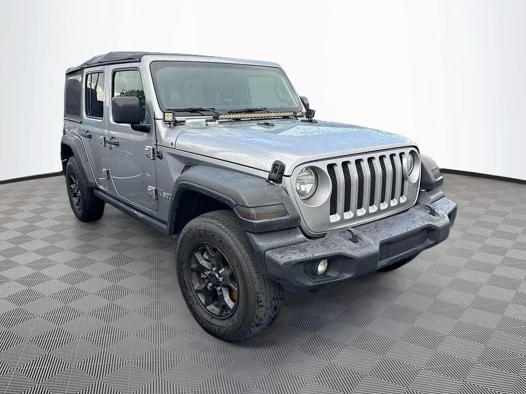 Used 2018 Silver Jeep Unlimited Sport S image 4