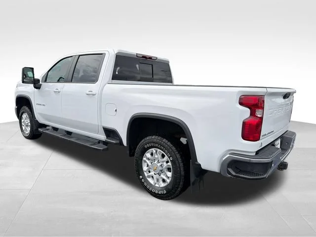 Used 2024 Summit White Chevrolet LT image 3