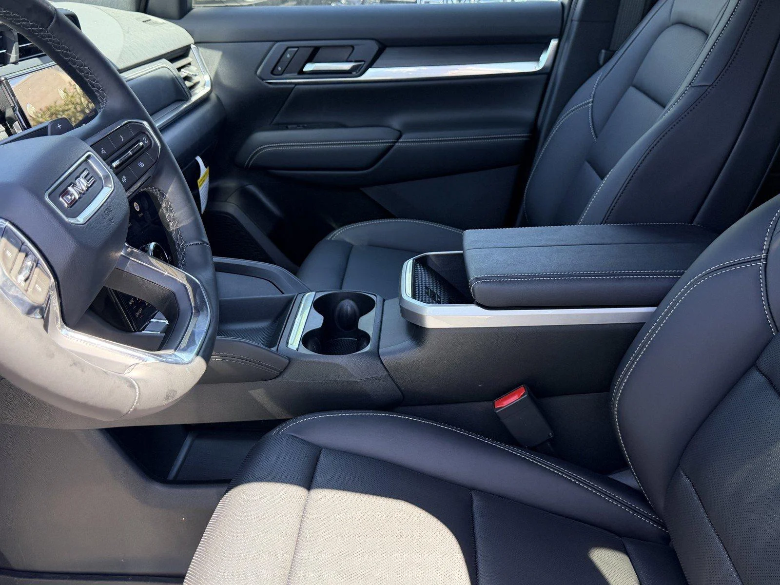 New 2026 Sterling Metallic GMC Elevation image 17