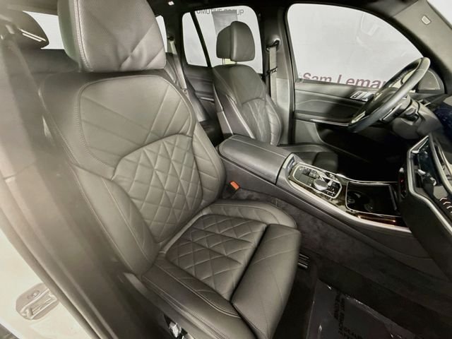 Used 2024 White Metallic BMW xDrive40i image 28