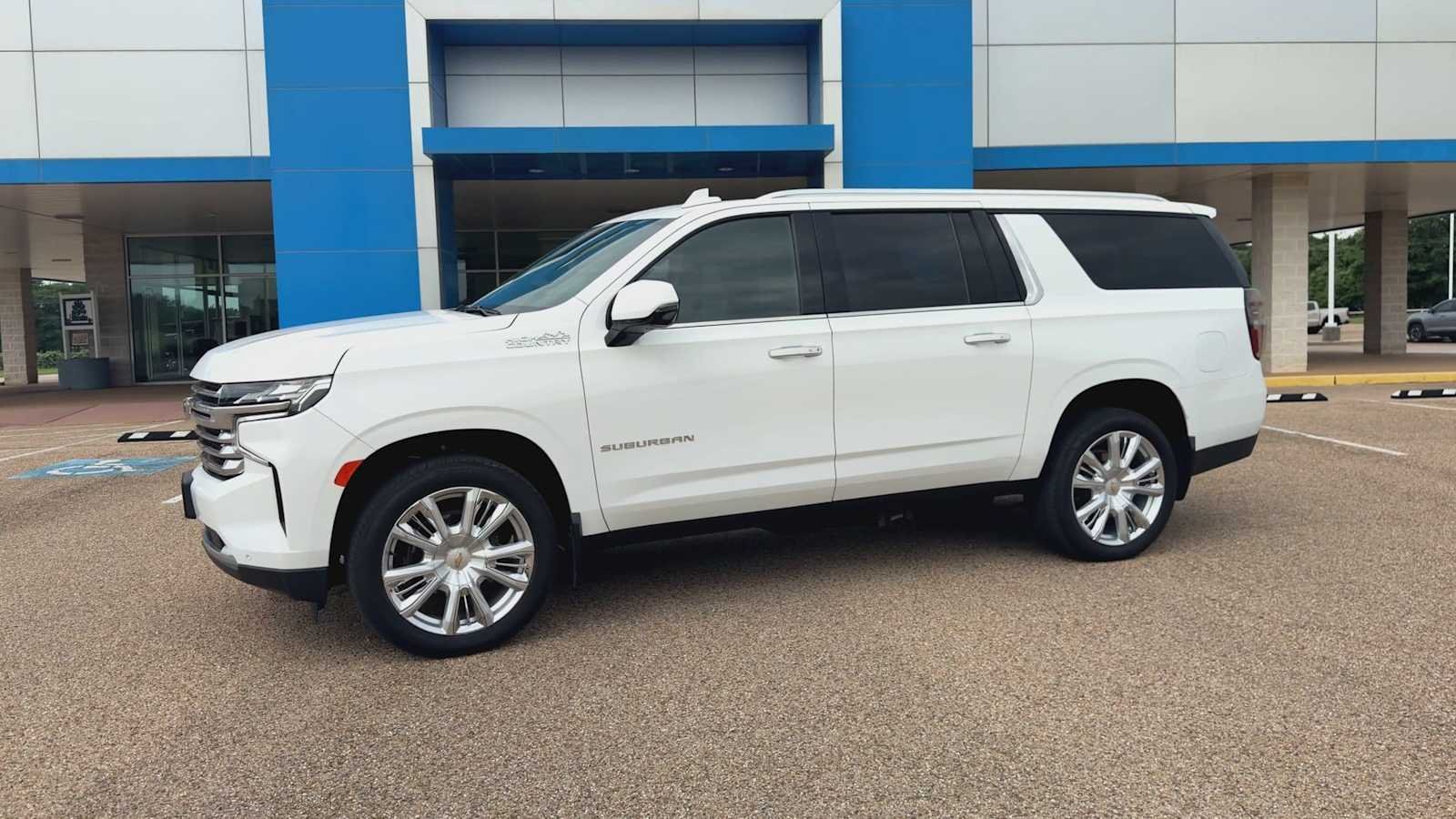 Used 2023 Summit White Chevrolet High Country image 5