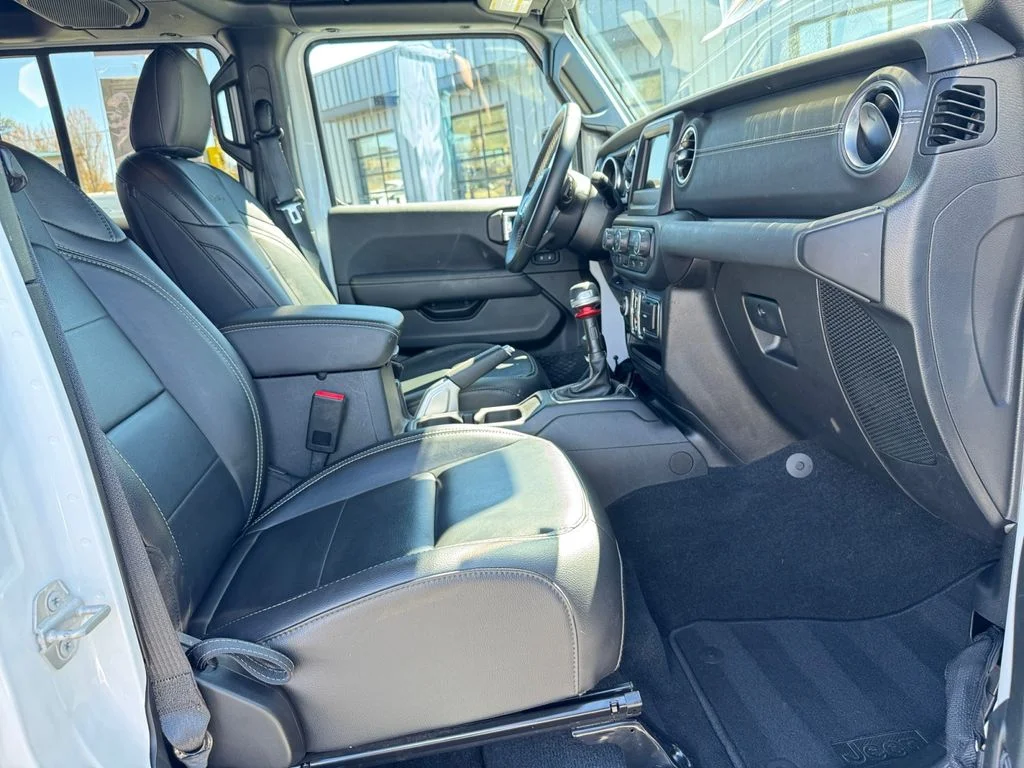 Used 2021 White Jeep Unlimited Sahara image 21