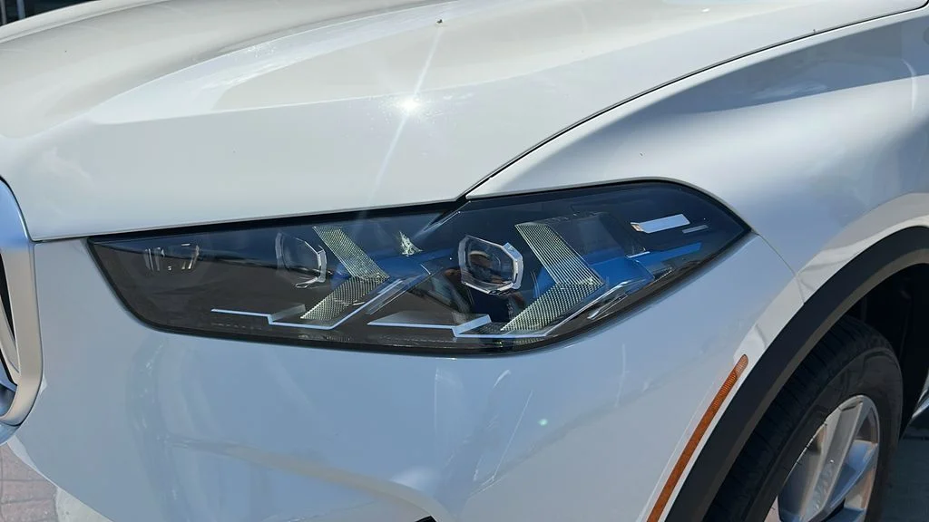 Used 2026 White BMW xDrive40i image 8