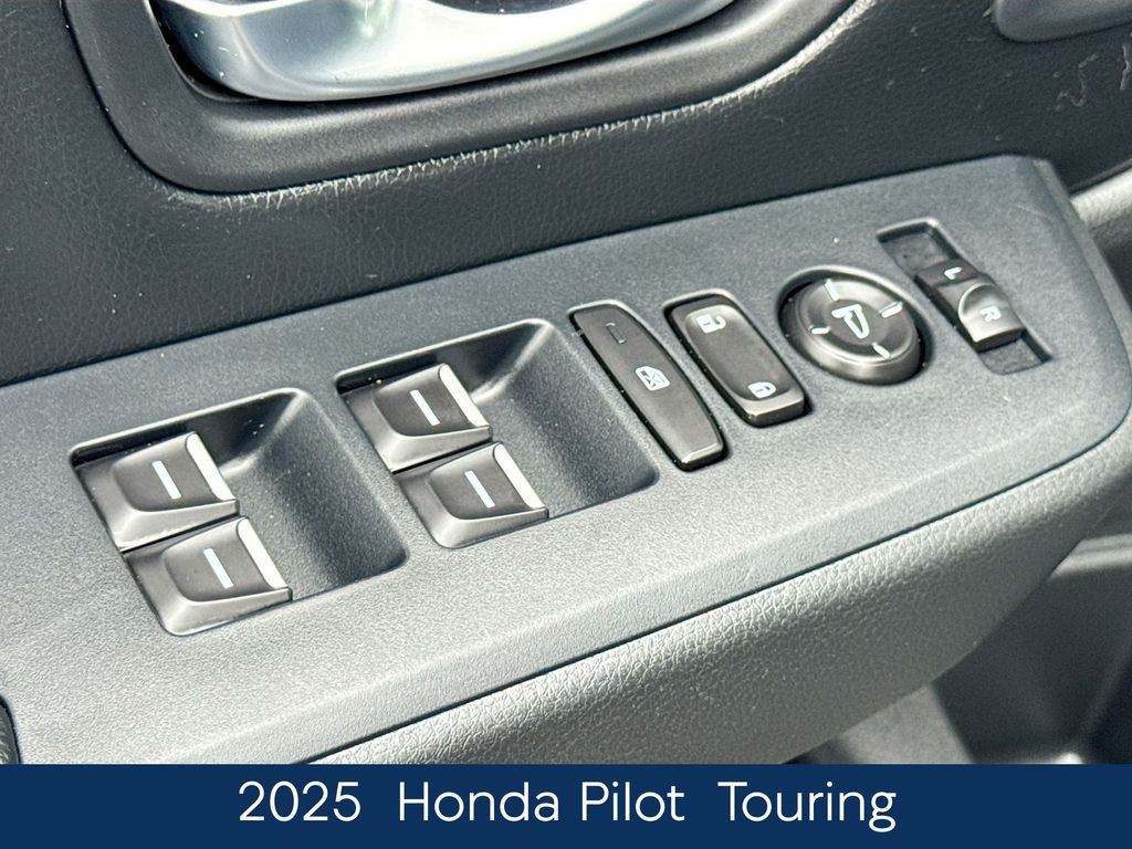 Used 2025  Honda Touring image 18