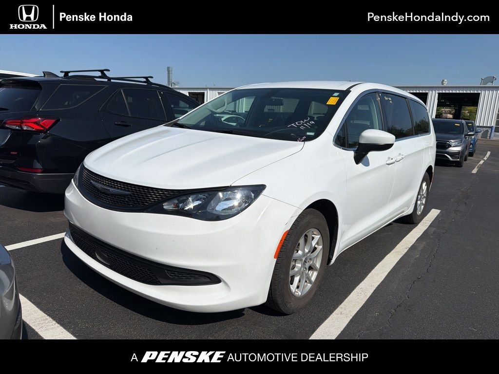 2022 Chrysler Voyager LX's photo