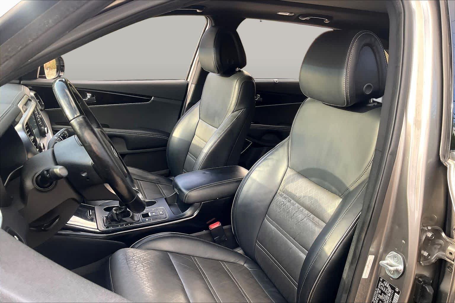 Used 2016 Titanium Silver Kia SXL image 8