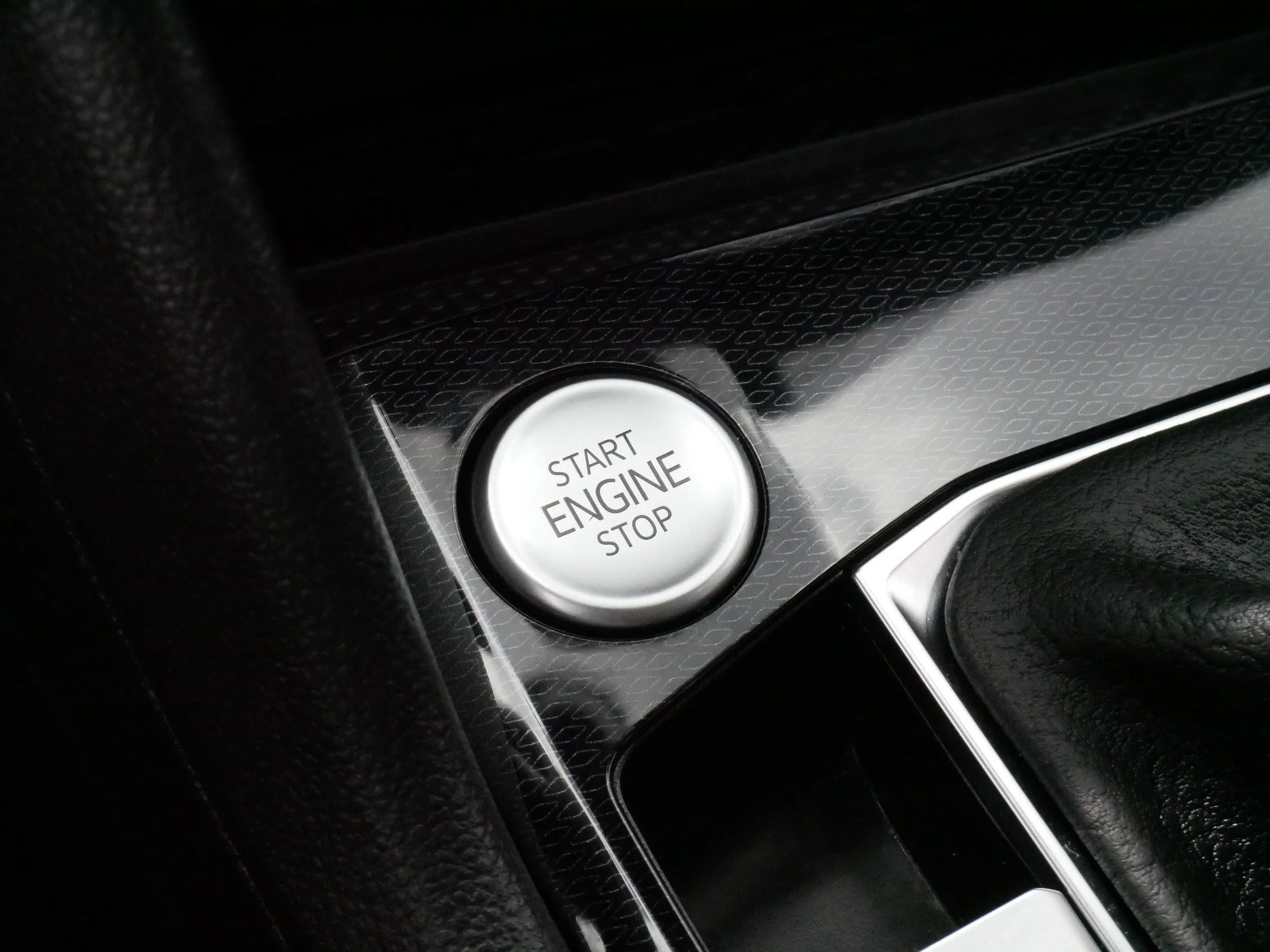 Certified Used 2025 Pure White Volkswagen SE image 28