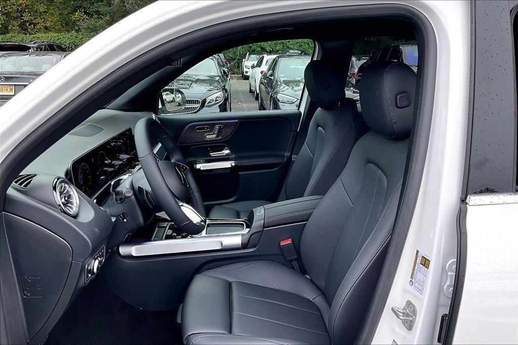 New 2026 Polar White Mercedes-Benz GLB 250 image 23