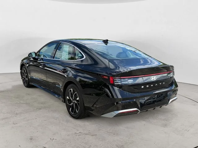 Used 2024 Onyx Black Hyundai SEL image 3