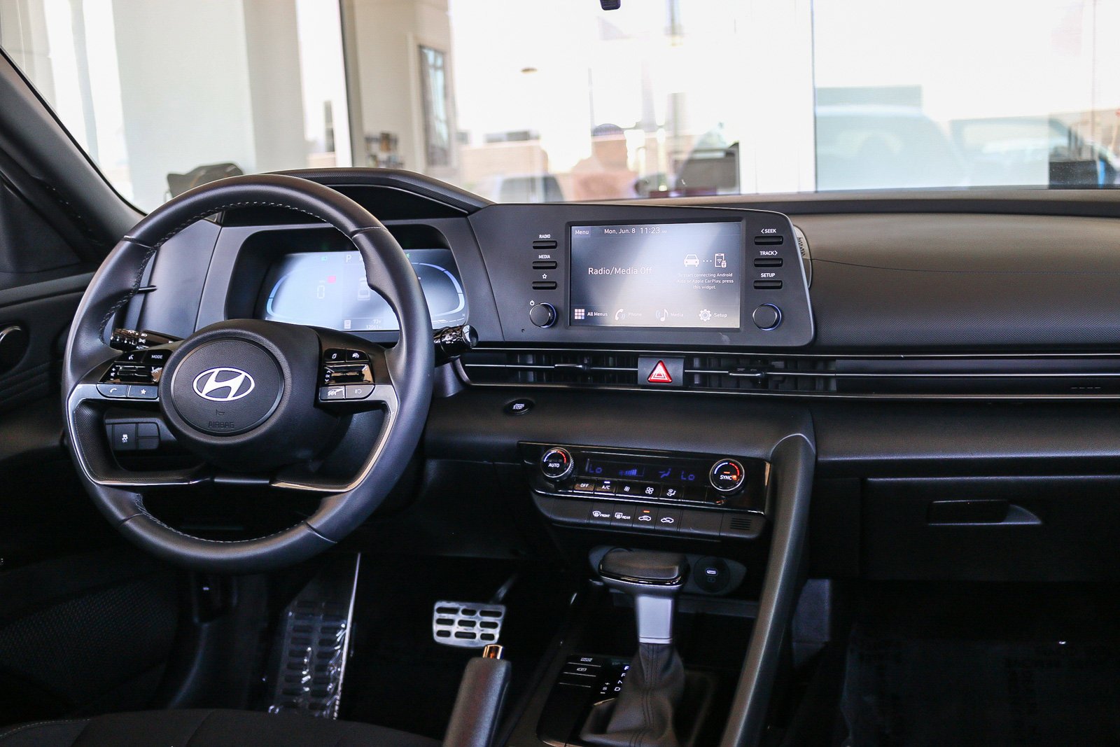 2025 Hyundai Elantra SEL - Photo 13