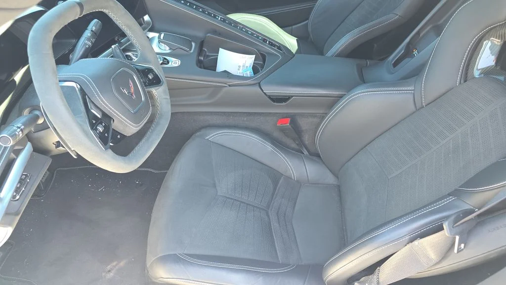 Used 2023 White Chevrolet Stingray image 15
