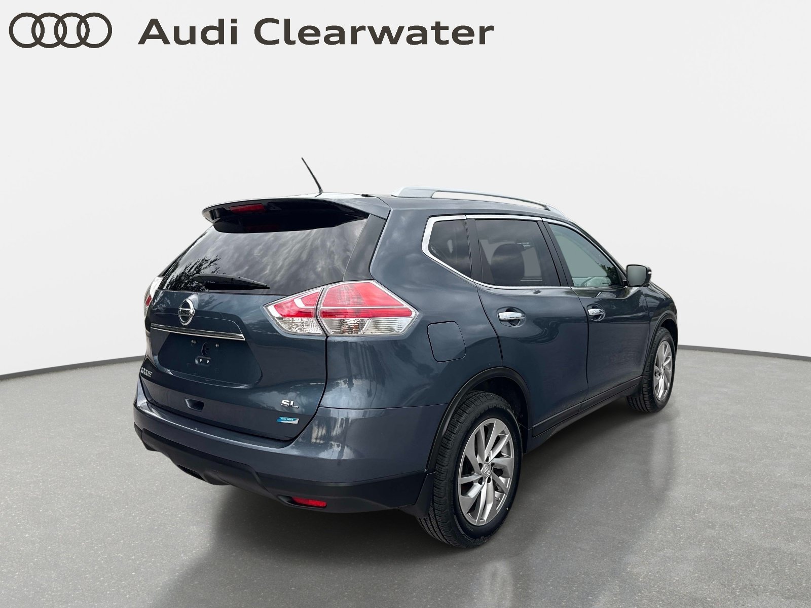 Used 2014 Graphite Blue Nissan SL image 4