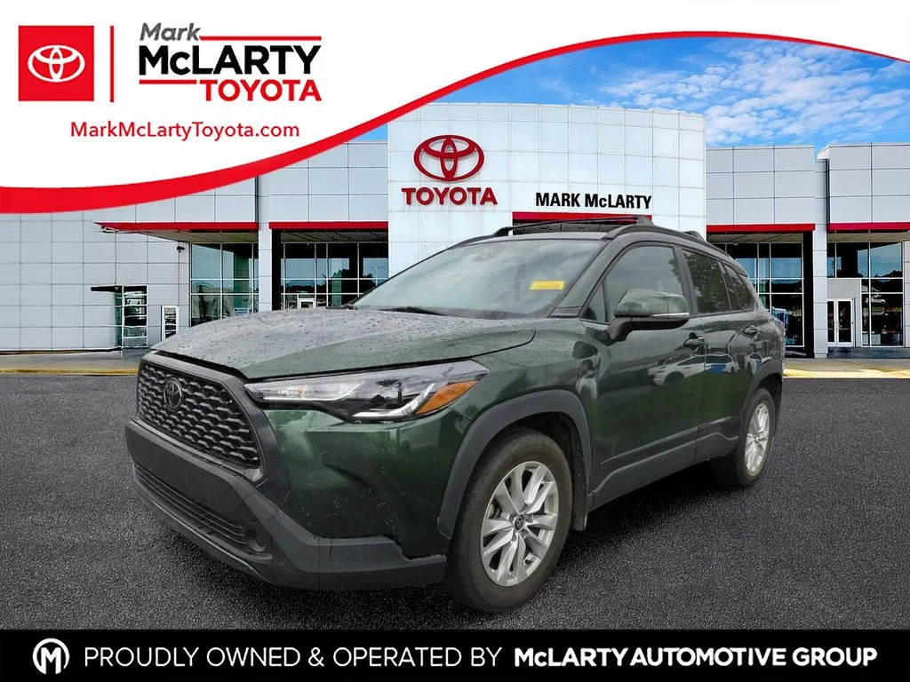 Used 2022  Toyota LE image 1