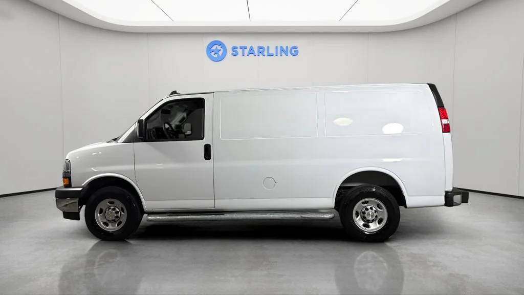 Used 2025 Summit White Chevrolet WT image 4