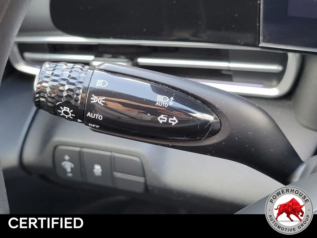 Used 2024 White Hyundai SEL image 30