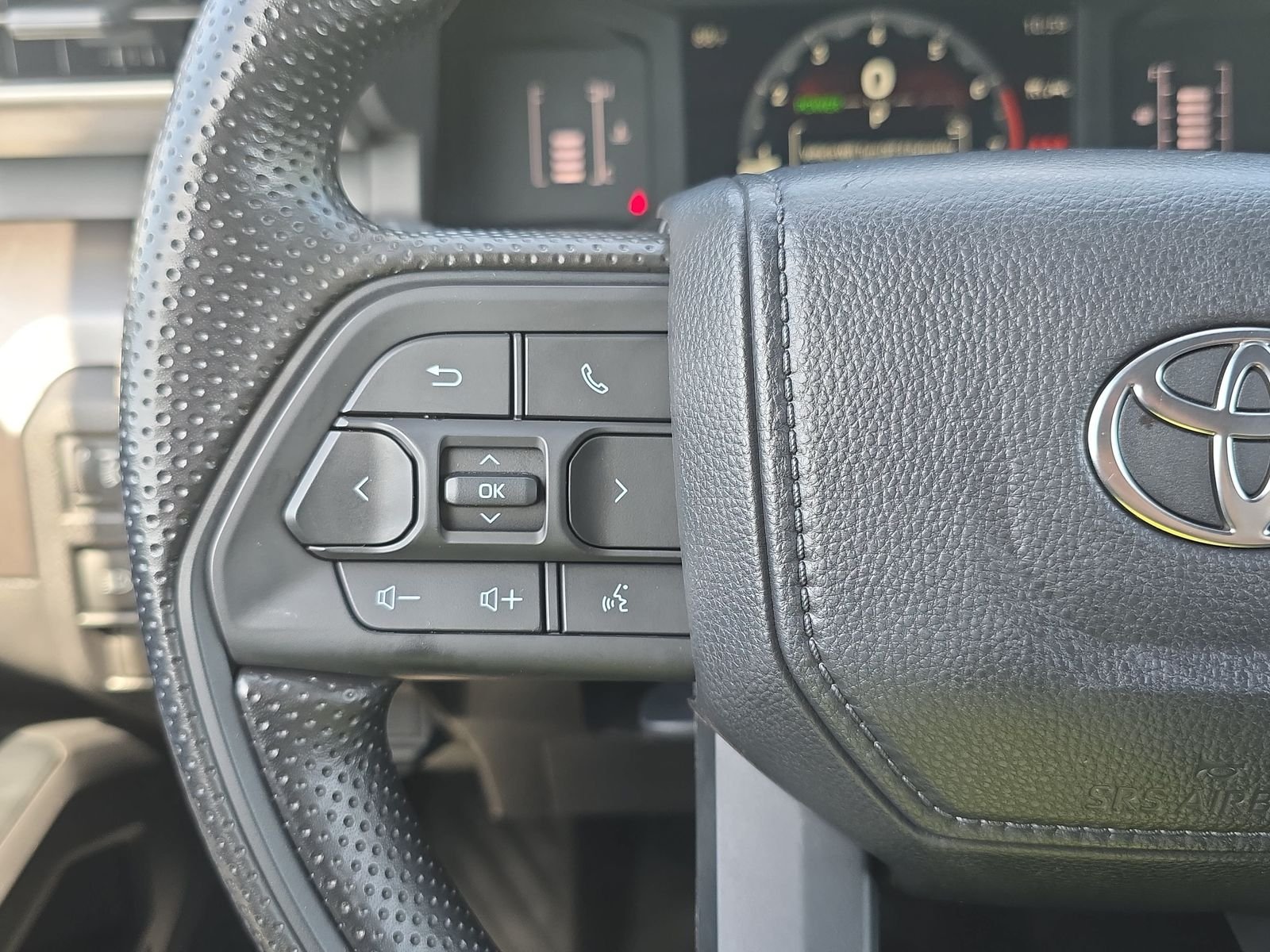 2025 Toyota Tacoma SR5 - Photo 17