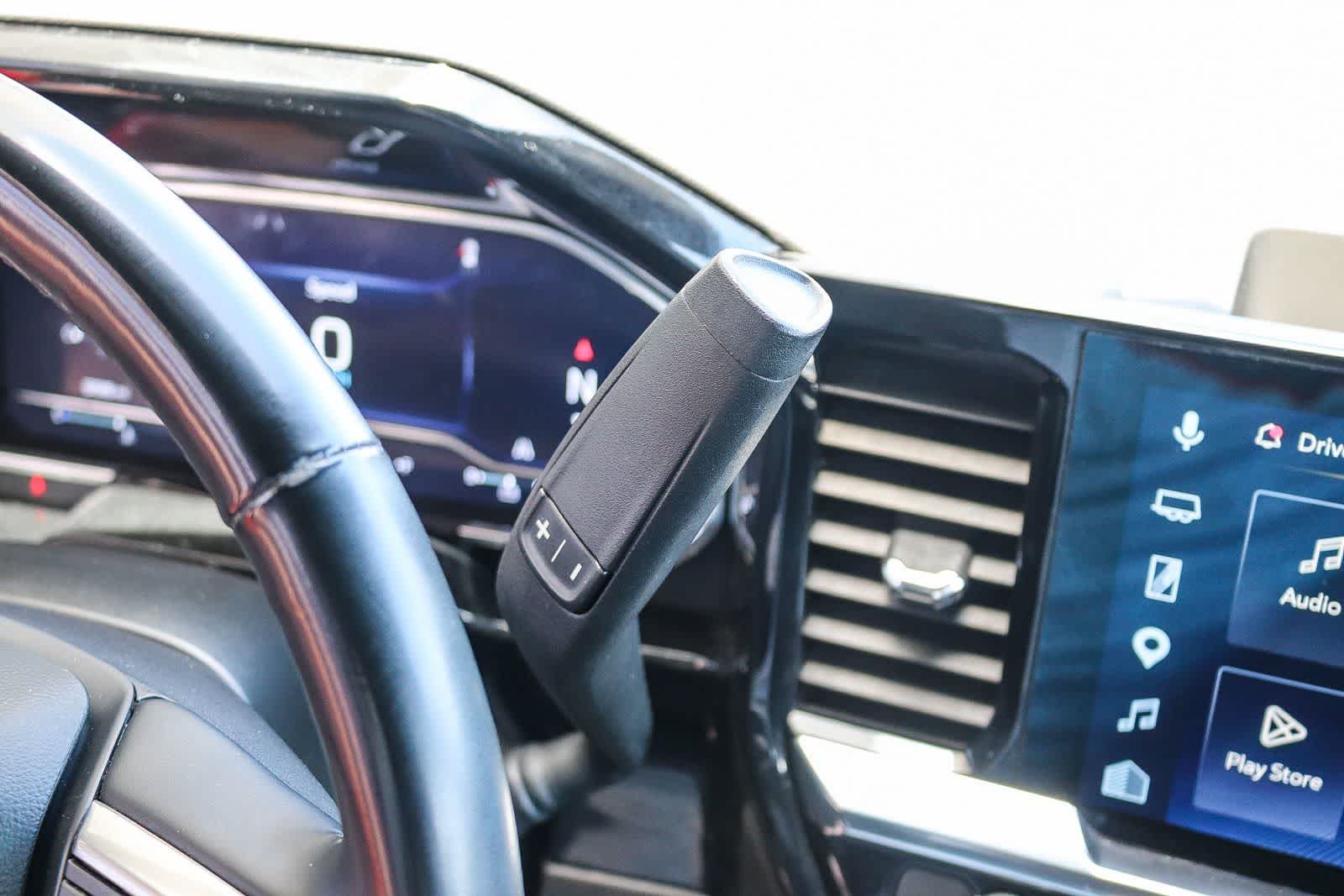 Used 2025 Summit White Chevrolet LT image 17