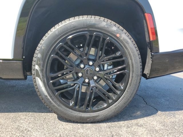 New 2026 Bright White Clear-Coat Exterior Paint Jeep Limited Reserve image 9