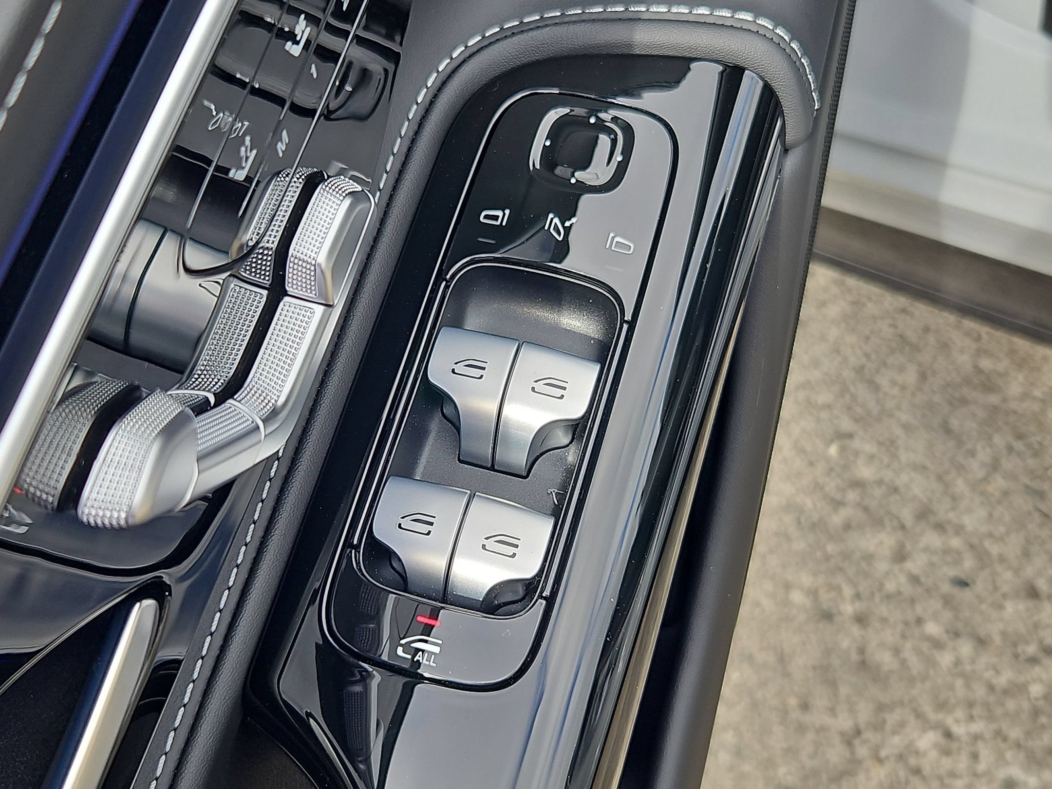 New 2025 MANUFAKTUR Alpine Grey Mercedes-Benz AMG® SL 55 Roadster image 57