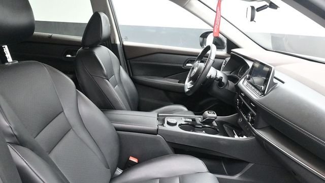 Used 2023 Black Nissan SV image 13