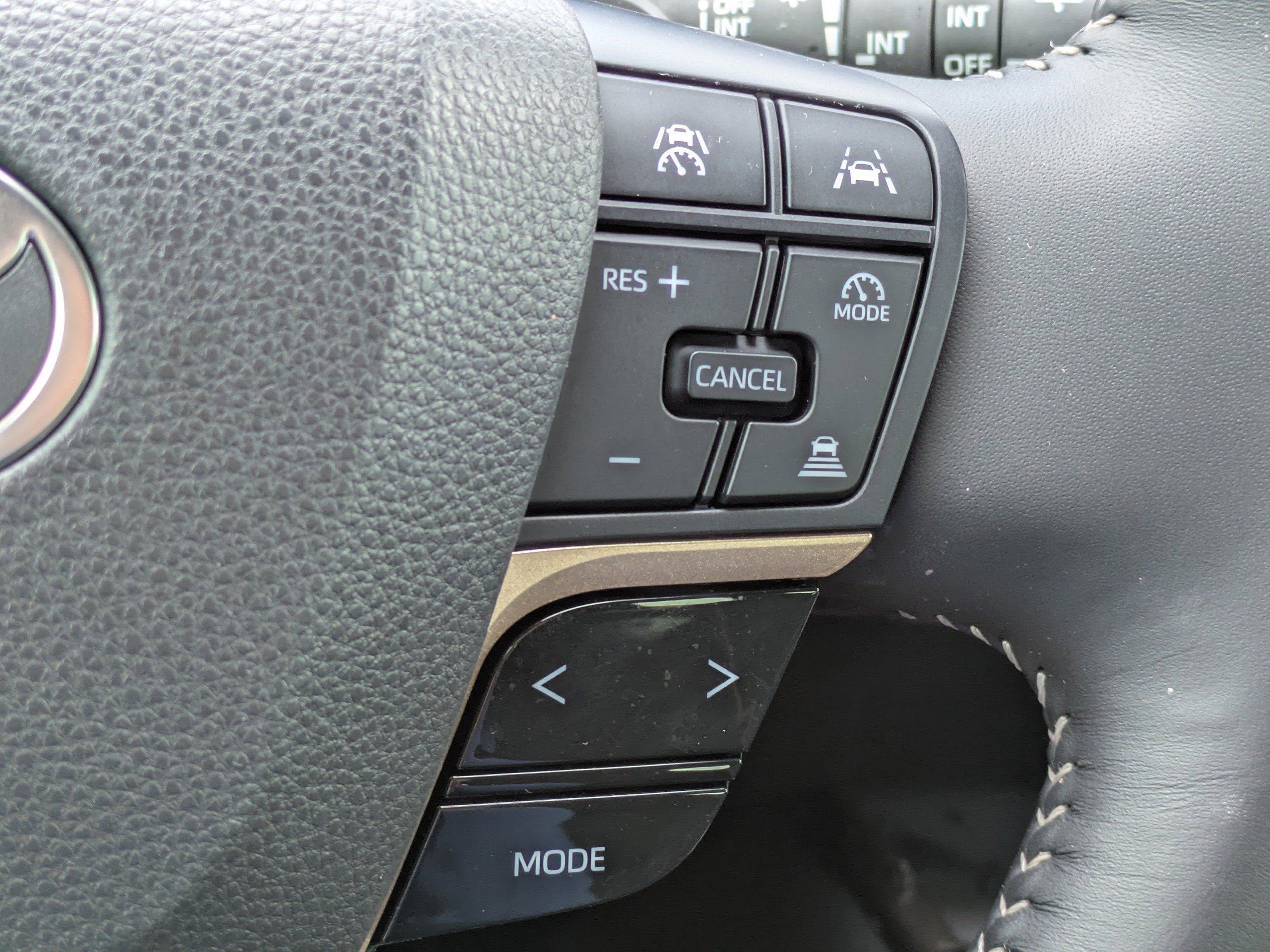 Used 2025 STORM CLOUD Toyota XLE image 25
