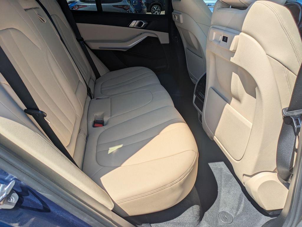 Used 2021 Blue BMW xDrive40i image 22