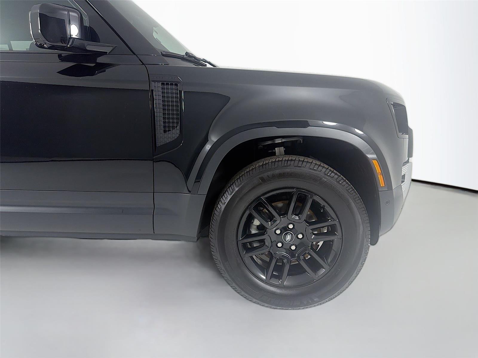 Used 2025 Santorini Black Metallic Land Rover S image 23