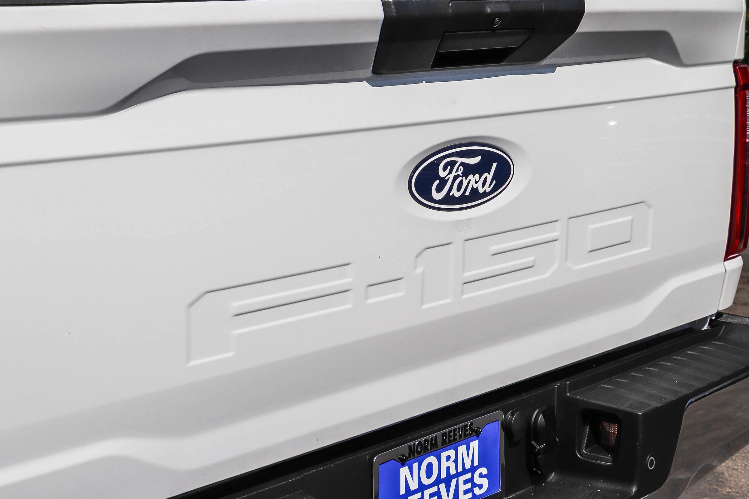 Certified Used 2025 Oxford White Ford XLT image 13