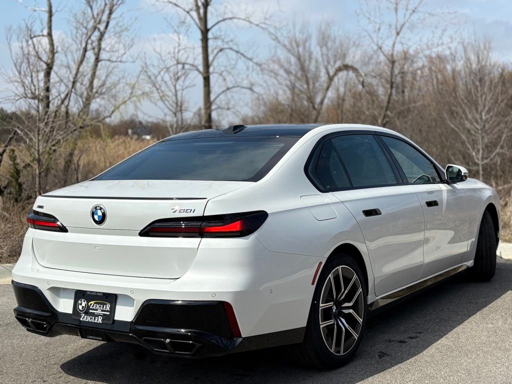 2025 BMW 7 Series 760i - Photo 6