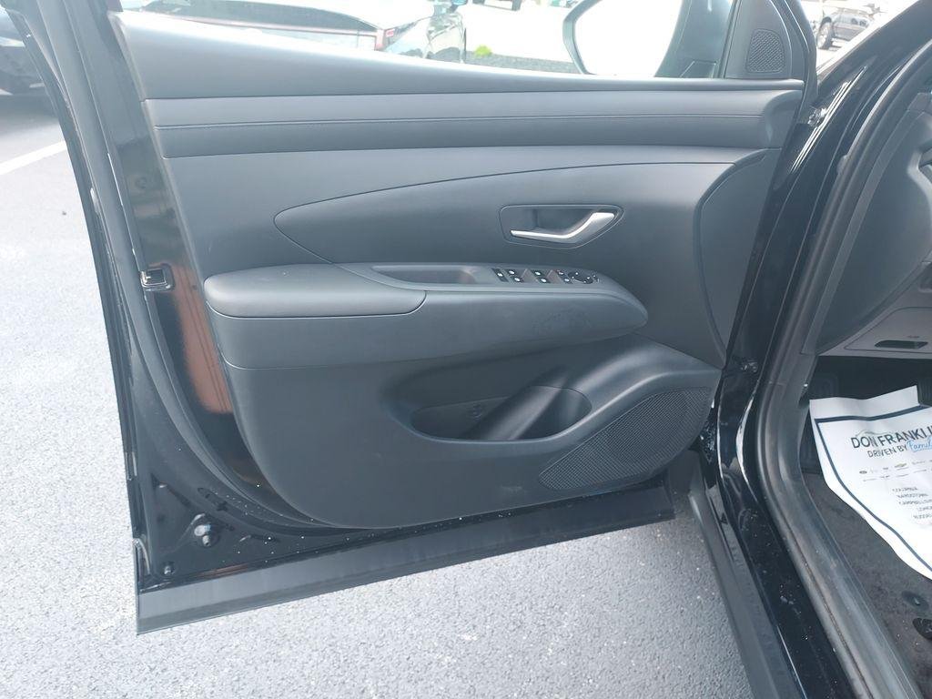 New 2027 Black Hyundai SE AWD image 12