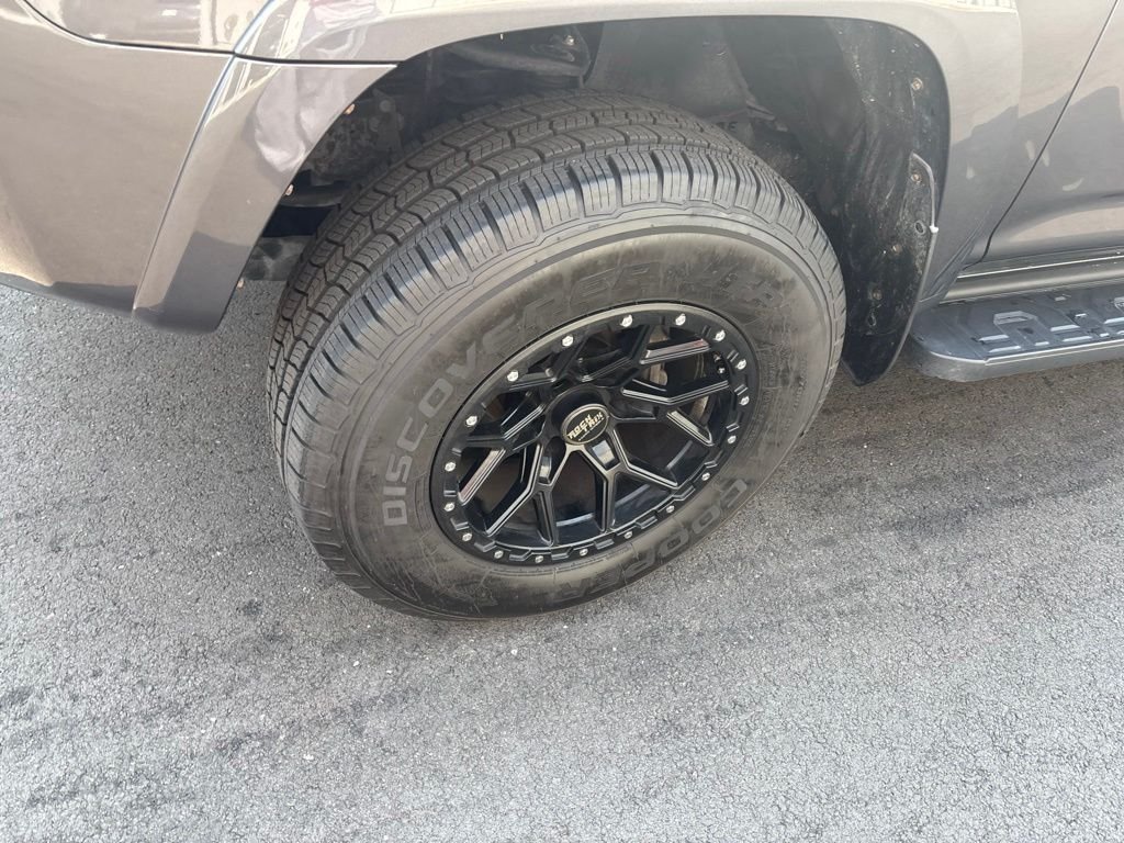 Used 2018 Magnetic Gray Metallic Toyota SR5 image 10