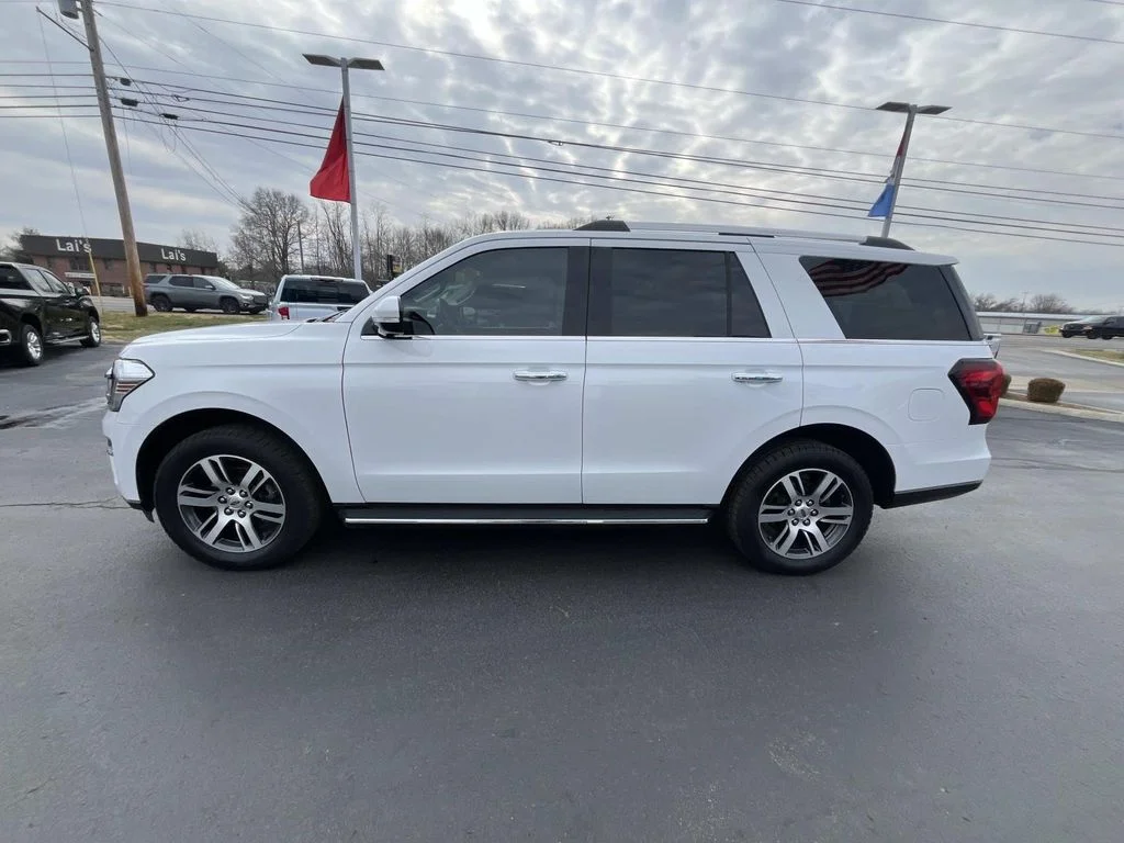 Used 2022 White Ford Limited image 4