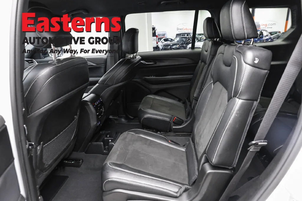 Used 2023 White Jeep Altitude image 22
