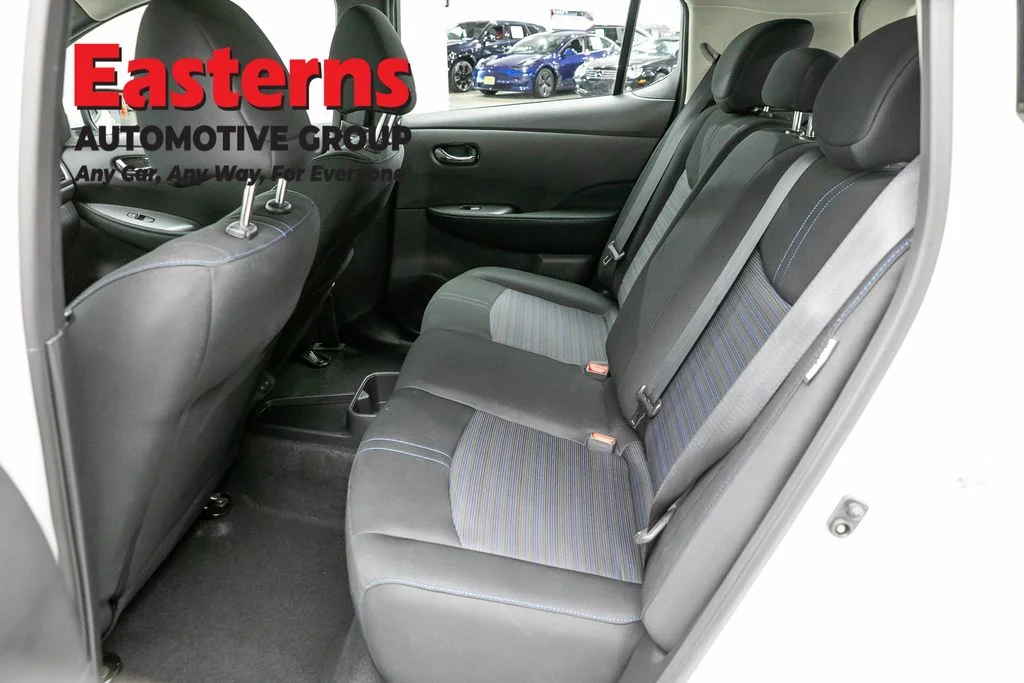 Used 2023 White Nissan S image 19