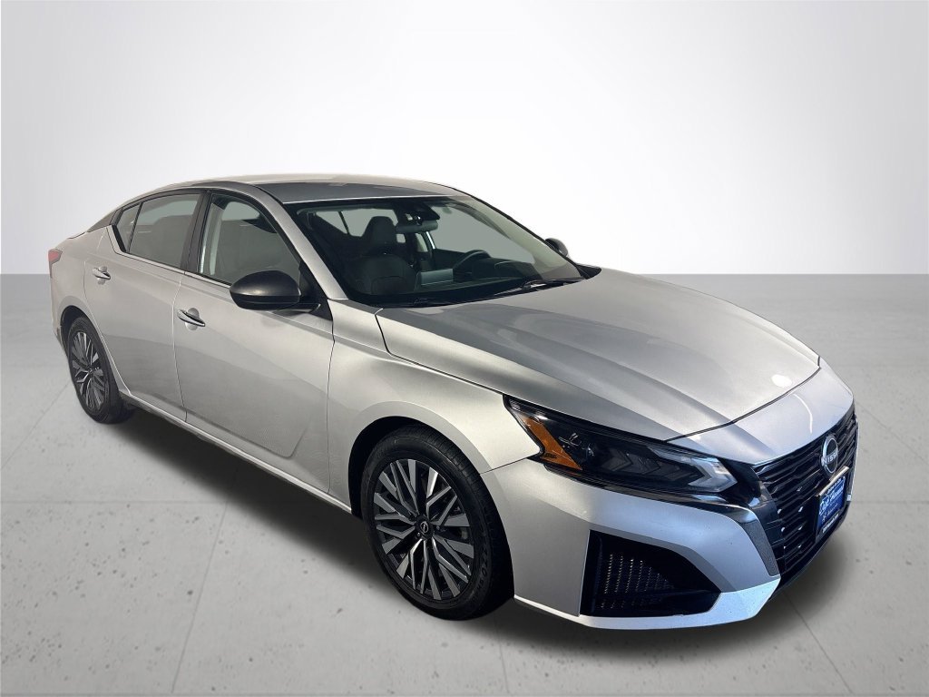 Used 2024 Silver Nissan 2.5 SV image 4