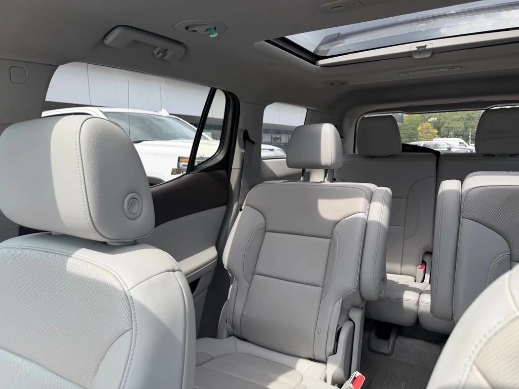Used 2020 White Frost GMC SLT image 19