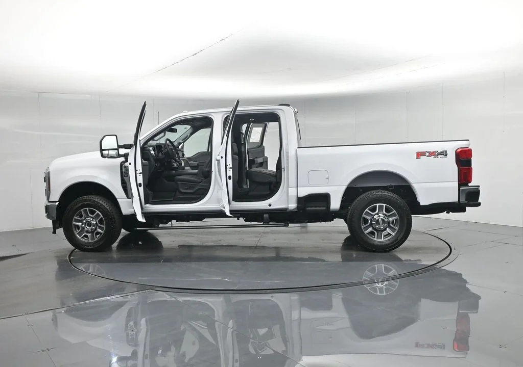 New 2026 Oxford White Ford Lariat image 37